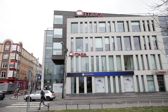 Siedziba biura podróży ITAKA w centrum Opola. Firma ma też spółki organizujące transport i wycieczki fakultatywne w Hiszpanii i Turcji.