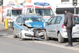 ZIELONA GÓRA. Radiowóz zderzył się z dwoma samochodami. Pięć osób zostało rannych, w tym dwóch policjantów