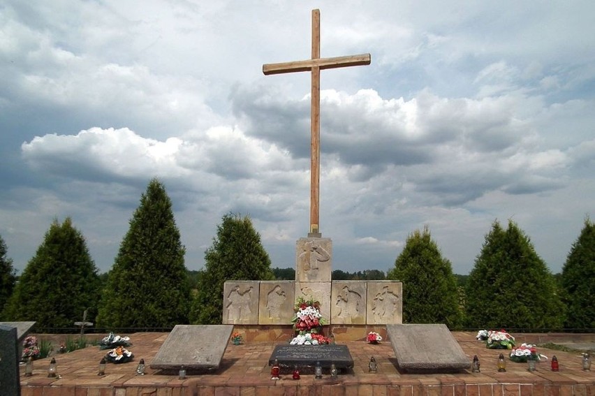 Cmentarz w Borowie