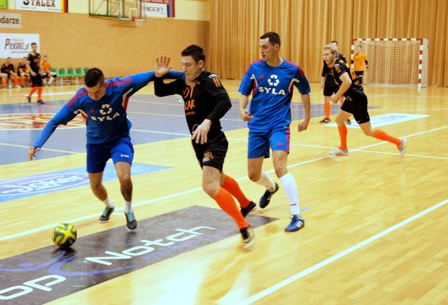 W Stalex Lidze w Świeciu w niedzielę pierwszą wygraną w extralidze zanotowała Syla/Kręgielnia Świecie, która ograła Chełmża Futsal Team 2:0.