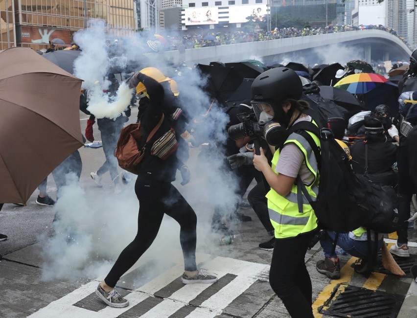 Hongkong: Partia Komunistyczna ustępuje. Carrie Lam ogłosiła...