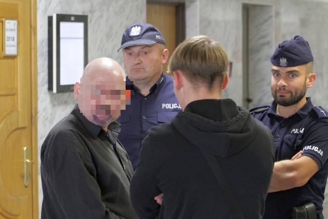 Rafał W. (z lewej) skazany został nieprawomocnym wyrokiem sądu na pięć i pół roku więzienia. Teraz czeka na wyrok prawomocny