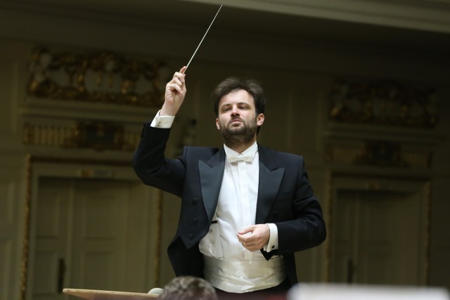 Koncertem "Gwiazdy światowych scen operowych" dyrygował Łukasz Borowicz