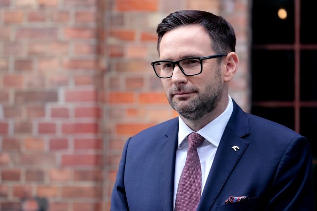 Daniel Obajtek zapewnił, że "powrót VAT-u na paliwa od 1 stycznia 2023 r., nie powinien mieć istotnego wpływu na ceny paliw na stacjach koncernu".