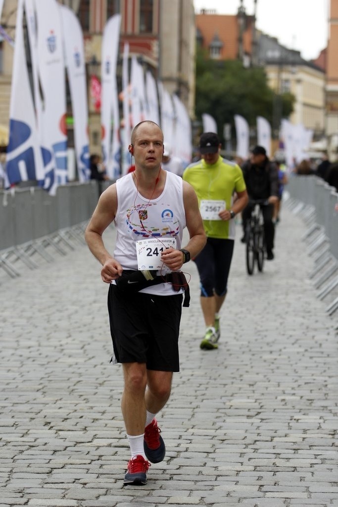 Maraton Wrocław - ZDJĘCIA - zawodnicy z numerami 2401 - 2600