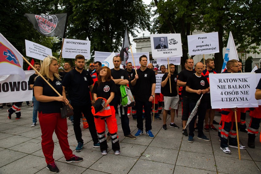 Protest ratowników medycznych w Białymstoku 30.06.2017 (zdjęcia, wideo)