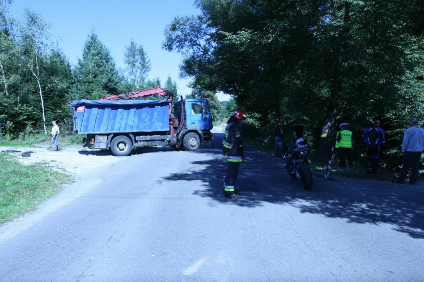 Wypadek w Naściszowej. Motocyklista zginął na miejscu [ZDJĘCIA]