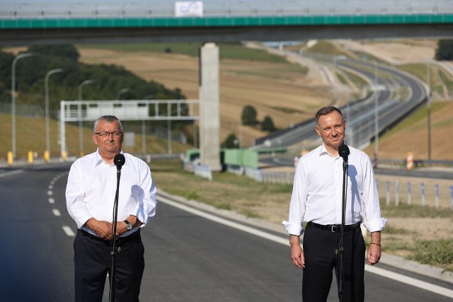 Minister infrastruktury Andrzej Adamczyk i prezydent Polski Andrzej Duda podczas otwarcia odcinka S7.