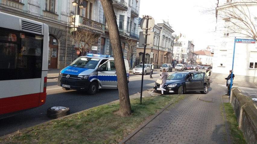 Zderzenie skody z autobusem w Nowym Sączu