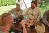 Starobielski Piknik Historyczny 2023 w Bielsku-Białej. Zwiedzanie wioski średniowiecznych wojów. Zobaczcie ZDJĘCIA
