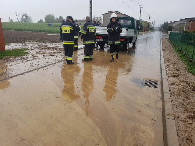 W Jastrzębiu strażacy walczą z rozlewiskami