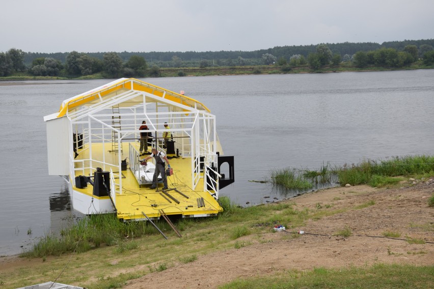 Odmalowany prom zyskał konstrukcję, pozwalająca na...