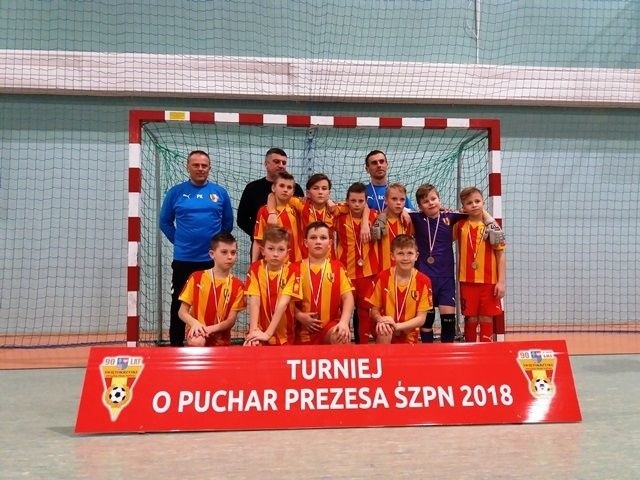Młodzi piłkarze KKP Korona zajęli pierwsze, trzecie i szóste miejsce w finałowym turnieju w Masłowie.