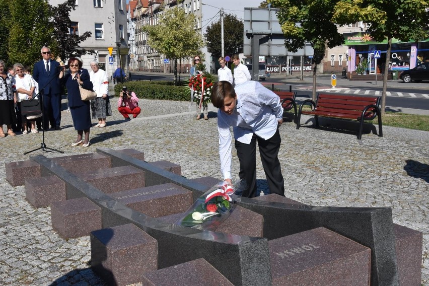 Bardzo symboliczny pomnik zesłańców Sybiru w Legnicy