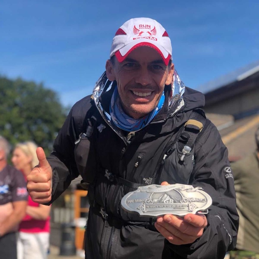 Poznański ultramaratończyk w Szkocji pokonał ponad 350 km....