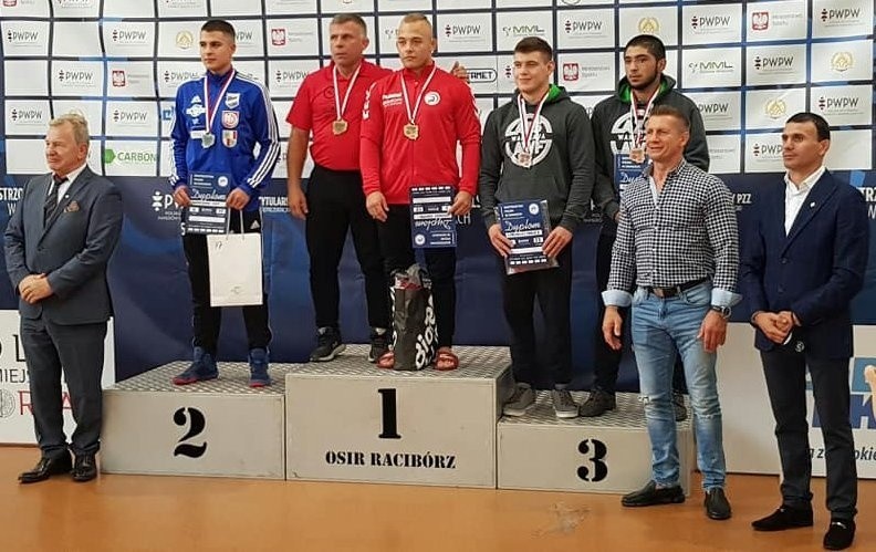 Zapaśnicy Olimpijczyka Radom przywieźli pięć medali z mistrzostw Polski juniorów (ZDJĘCIA)