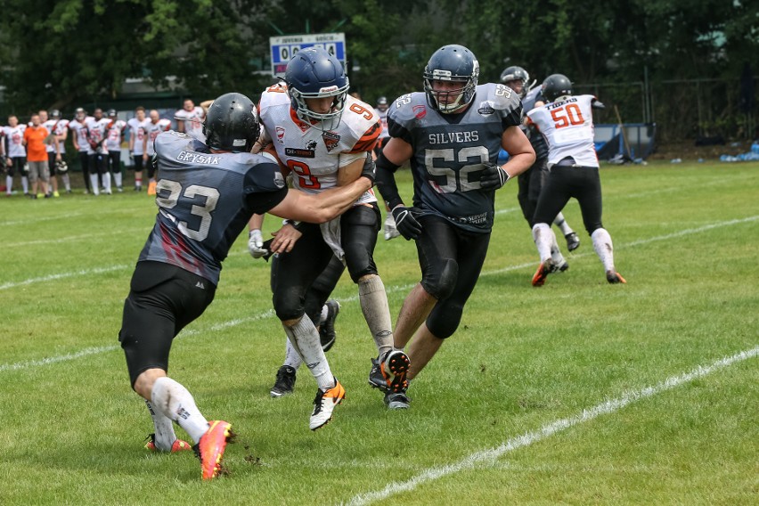 Futbol amerykański: W derbach Małopolski górą Silvers Olkusz [ZDJĘCIA]