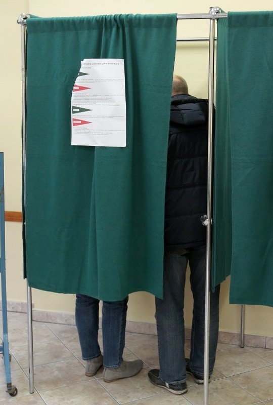 Mieszkańcy Szczecina do wyborczych urn wybrali się z rodzinami [zdjęcia]