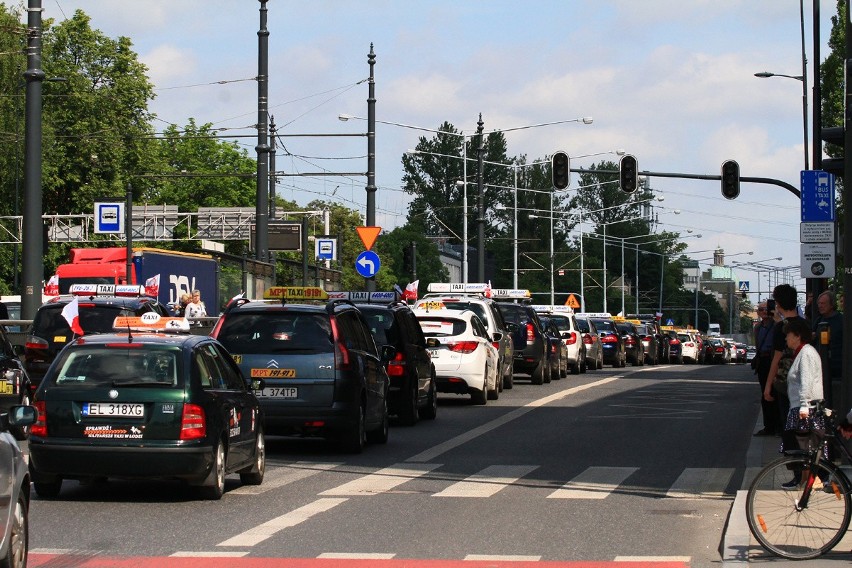 Protest taksówkarzy w Łodzi [ZDJĘCIA, WIDEO]