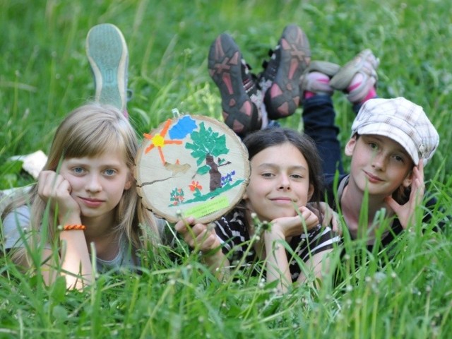 Milena, Jagoda i Karina z zielonogórskiej "piętnastki&#8221; zajęły pierwsze miejsce w tegorocznej edycji konkursu "Żyj z przyrodą w zgodzie&#8221;.