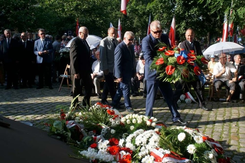 Poznaniacy oddali hołd powstańcom warszawskim [ZDJĘCIA]