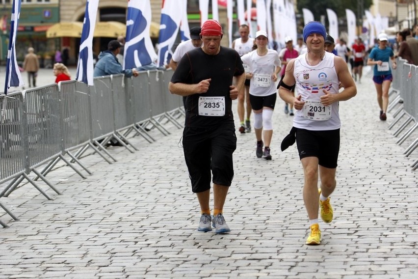 Maraton Wrocław - ZDJĘCIA - zawodnicy z numerami 2001 - 2200