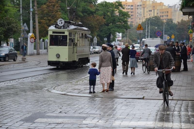 Na wrocławskich ulicach kręcą film "Szczęście świata". Uwaga na utrudnienia (ZDJĘCIA)