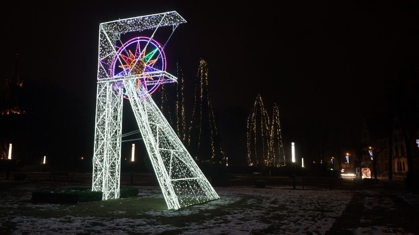 Zabrze w świątecznych barwach. Iluminacje i choinka już gotowe [ZDJĘCIA, WIDEO]