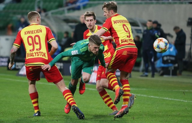 Jagiellonia w piątek wieczorem - tuż po tym jak Odra ograła Chojniczankę Chojnice - uległa we Wrocławiu Śląskowi 0-2.