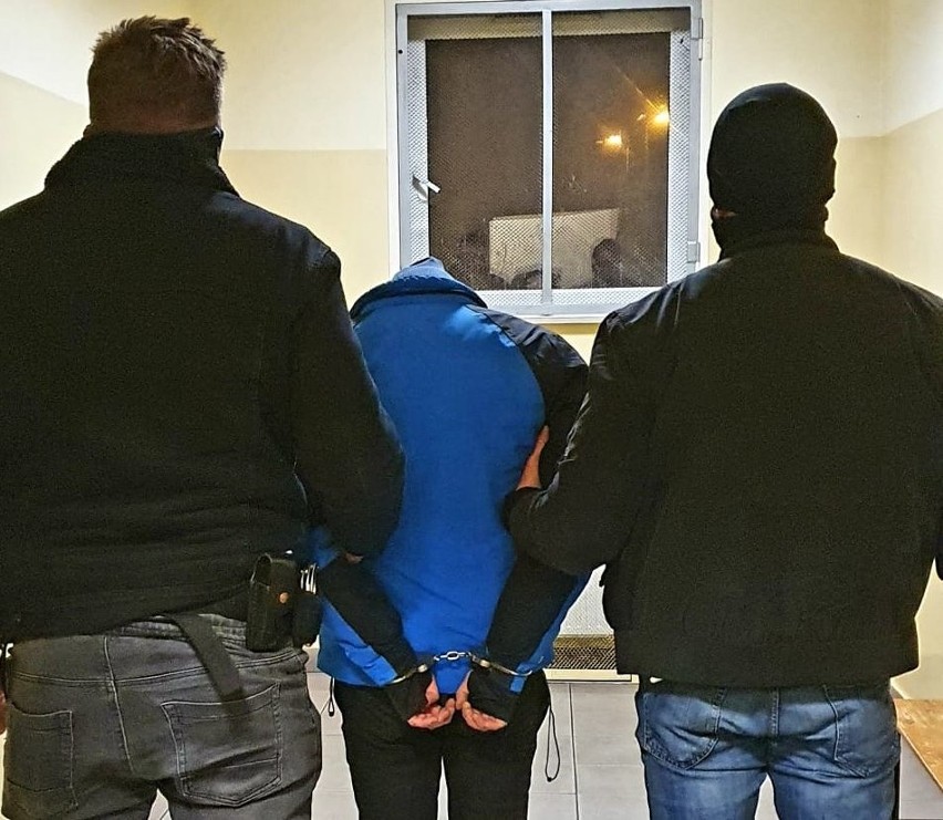 Mieszkaniec Solca Kujawskiego chciał w Bydgoszczy potrącić policjanta [zdjęcia]