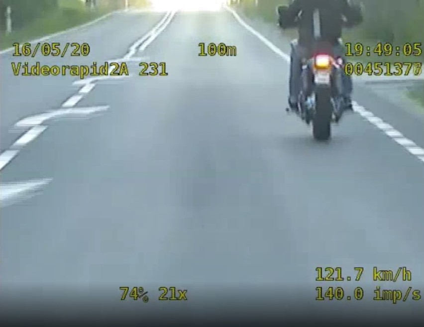 W gminie Bliżyn motocyklem uciekał policjantom. Zobaczcie pościg [WIDEO]