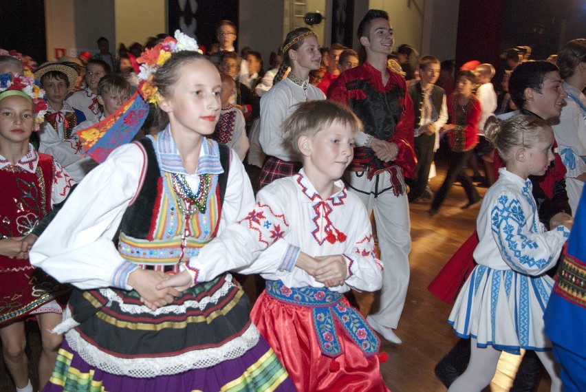 Międzynarodowe Spotkania Folklorystyczne: Świat zatańczył...