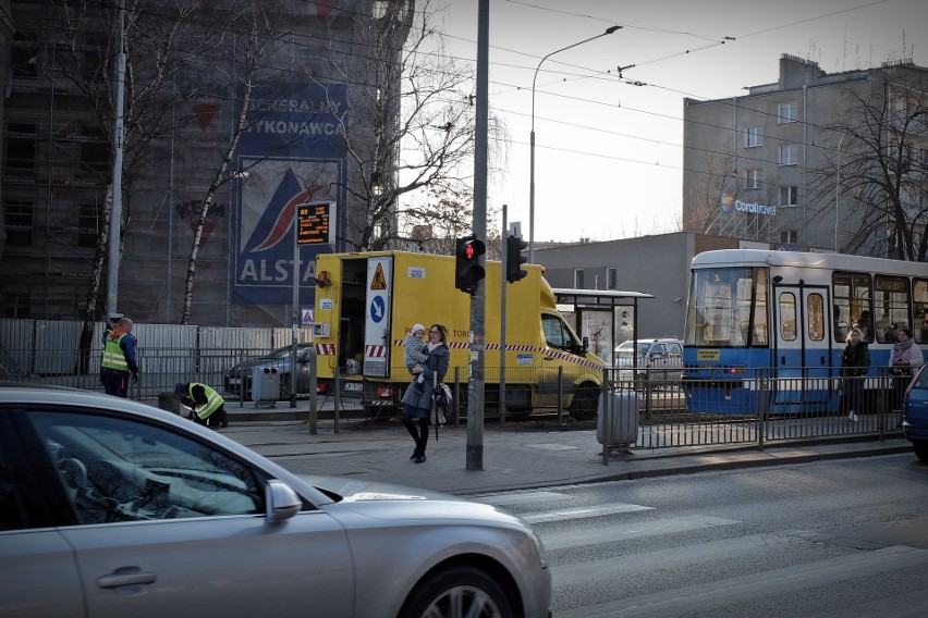 Nie jeżdżą tramwaje na odcinku od placu Orląt Lwowskich (na...