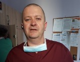 Doktor Piotr Sokołowski z Wojewódzkiego Szpitala Zespolonego w Kielcach o COVID-19. "To nie przelewki. Szczepienia ratują życie"