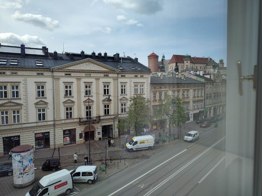 Z niektórych okien hotelu można zobaczyć Wawel