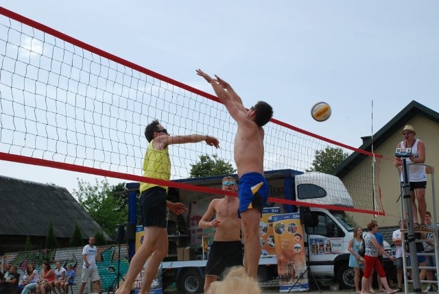 Zarówno turniej siatkówki plażowej jak i piknik cieszyły się dużym zainteresowaniem.