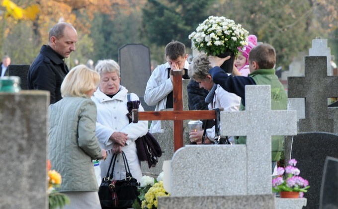 Zaduma w ciszy i jesiennym słońcu