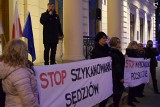 Pikieta KOD w Lublinie. Stop wyprowadzaniu Polski z Europy               