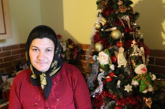 Mieszkają z dala od swoich,  Romów z Rumunii. Dorota dla swoich dzieci nie chce życia na koczowisku.