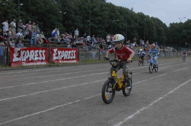 Dzieci lubią kolarskie wyścigi