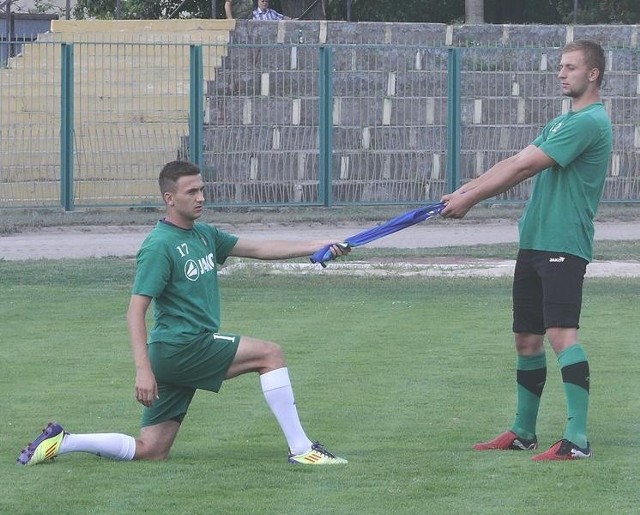 Jakub Popielarz (z lewej, obok Dawid Wołoszyn), nowy piłkarz Stali Stalowa Wola, ma za sobą grę w ekstraklasie.