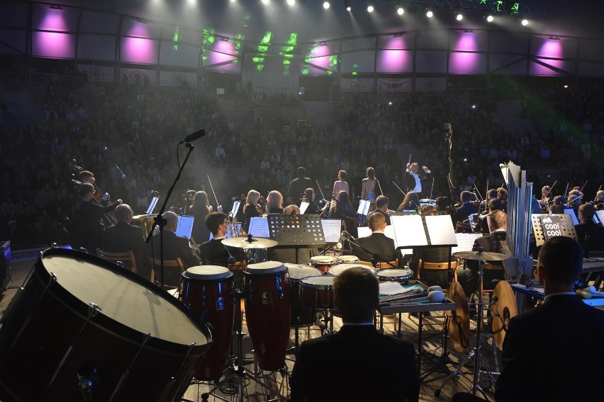 Koncert Muzyki Filmowej w Żywcu. Pianista oświadczył się koncertmistrz orkiestry [ZDJĘCIA]