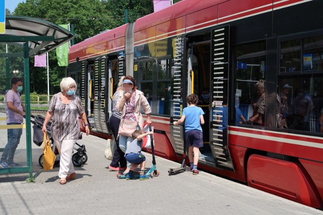 Koronawirus przybiera na sile. Nowe restrykcje możliwe w ciągu najbliższych dni