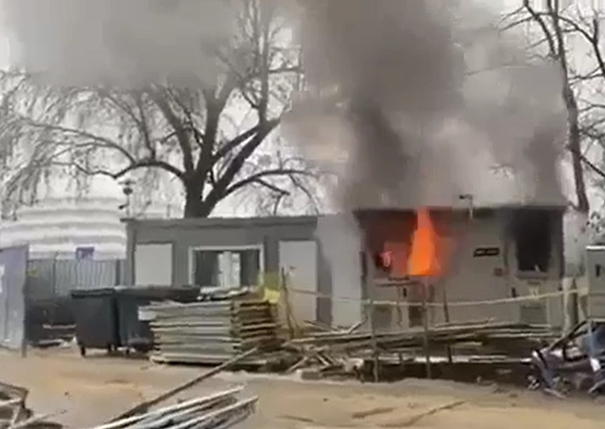 Pożar stacji transformatorowej na budowie biurowca PZU przy...