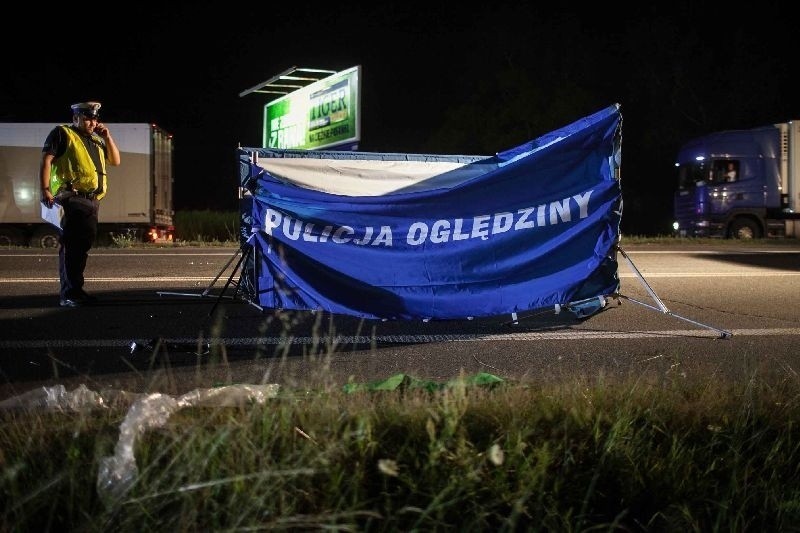 Motocyklista śmiertelnie potrącił pieszego. Sam jest w ciężkim stanie [ZDJĘCIA, FILM]