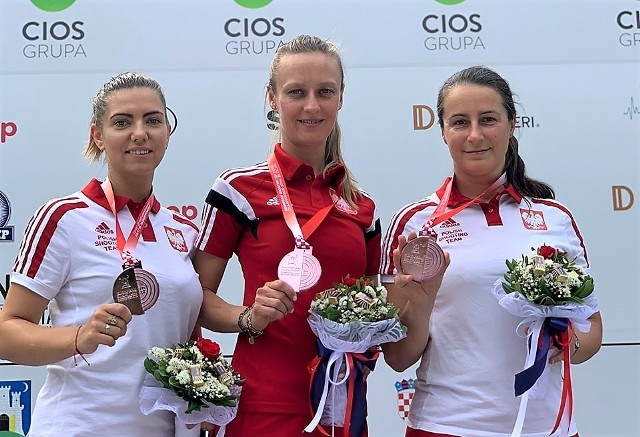 Sylwia Bogacka, zawodniczka Gwardii Zielona Góra (po prawej) zdobyła brązowy medal mistrzostw Europy.