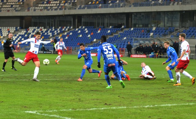 W poprzednim starciu obu drużyn w Ekstraklasie Podbeskidzie ograło Lecha 4-1, ale tym razem podobny rezultat graniczy z cudem