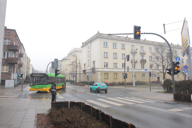 Od wtorku, 18 grudnia, na skrzyżowaniu ulic Kasprzaka i Chociszewskiego działa nowa sygnalizacja, która ma poprawić bezpieczeństwo w miejscu, gdzie dochodziło do wielu kolizji.