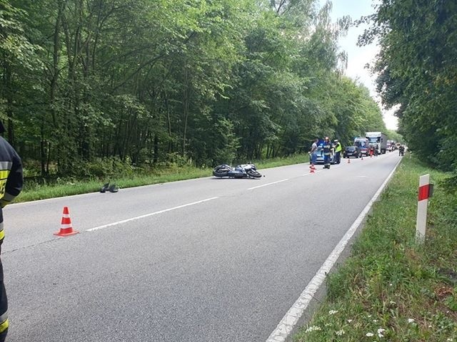 Śmiertelny wypadek na starej "trójce". Motocyklista wjechał w sarnę i zginął na miejscu [ZDJĘCIA Z MIEJSCA WYPADKU]