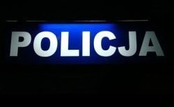 Policjanci z Ostrołęki uratowali dwie osoby, które nie były w stanie wyjść z zadymionego domu. 17.02.2021